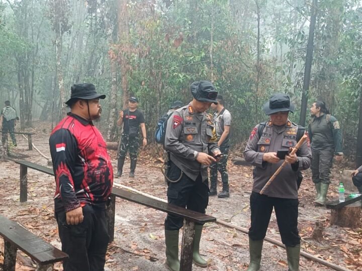 Hujan Bantu Basahi Lahan Bekas Karhutla, Brimob Kalteng Tetap Pantau Bara Api