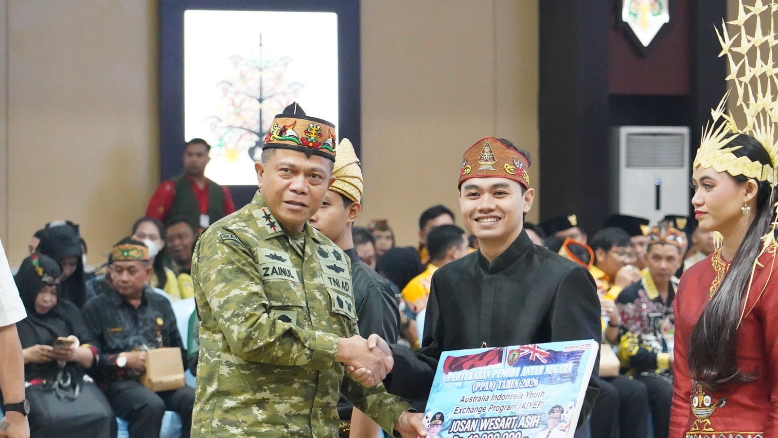 PANGDAM XXII/TAMBUN BUNGAI HADIRI PERINGATAN HARI SUMPAH PEMUDA KE-98 DAN IKRAR BERSAMA ANAK BANGSA TINGKAT PROVINSI KALTENG