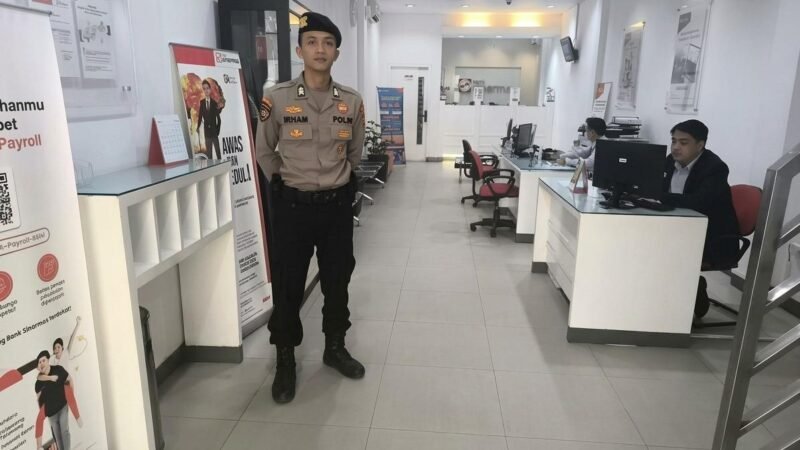 Perkuat Keamanan di Obvit, Satpamobvit Polresta Palangka Raya Laksanakan Pengamanan di Bank