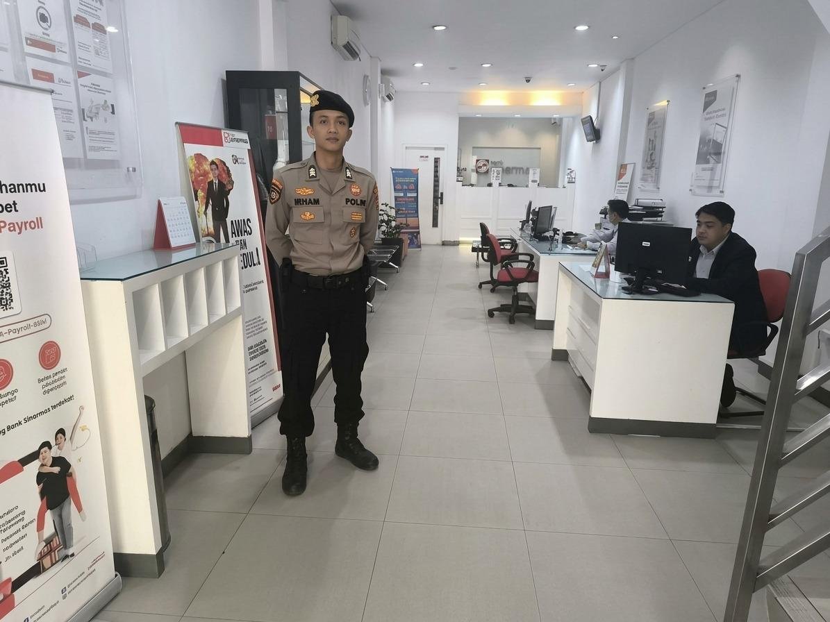Perkuat Keamanan di Obvit, Satpamobvit Polresta Palangka Raya Laksanakan Pengamanan di Bank